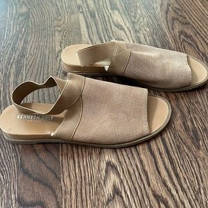Kenneth Cole elastic ankle strap sandal size 8.5 women in great condition!